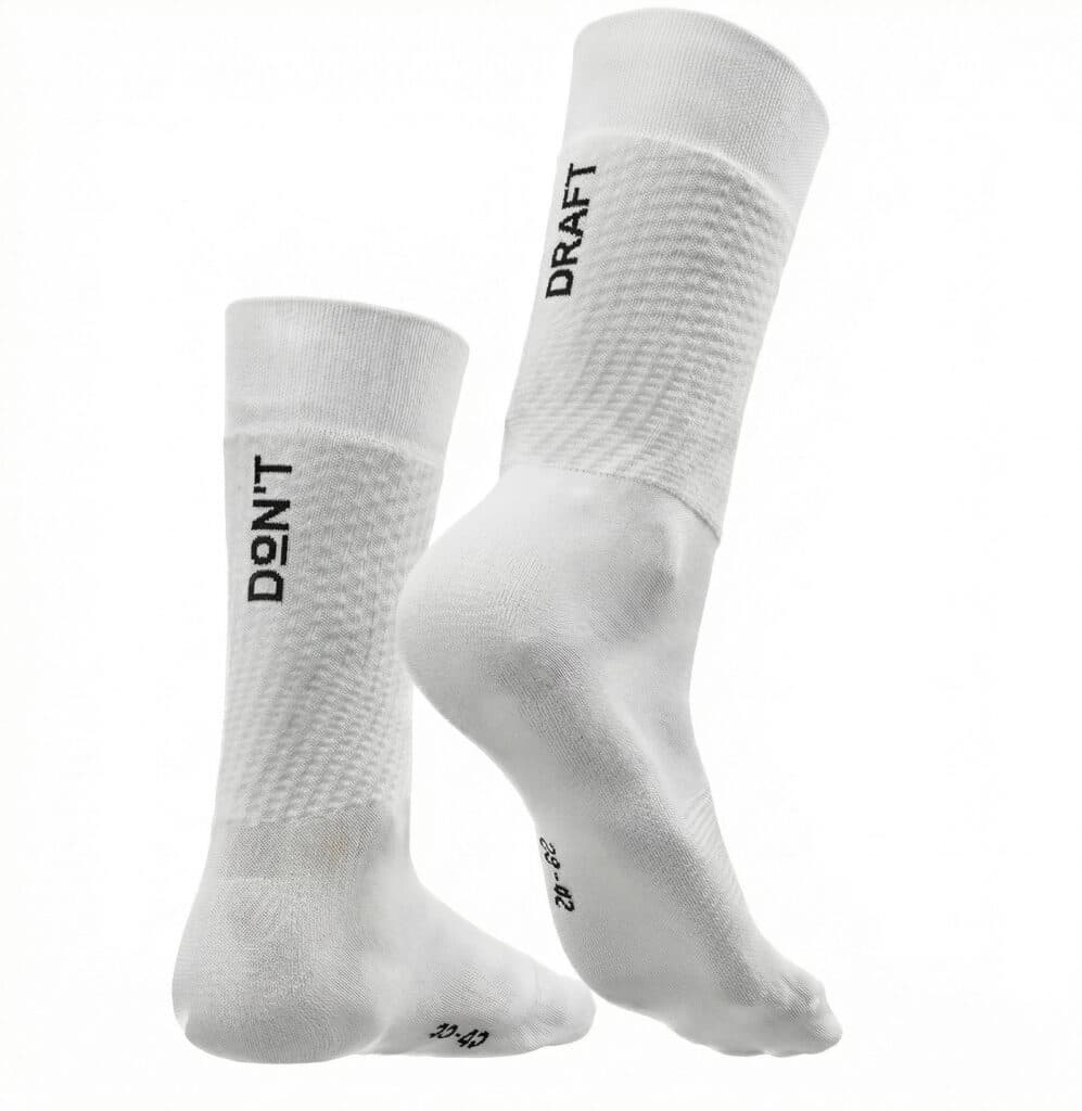 chaussettes de cyclisme et running blanches brodées don't draft