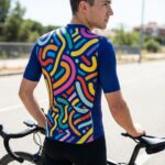 maillot de vélo route bleu coloré